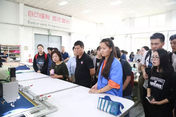 參觀富怡拉布機車間