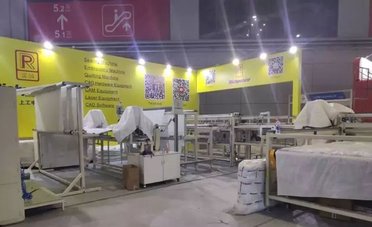 展會第一天，富怡首單告捷！