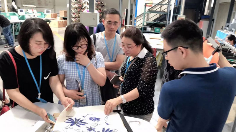 參觀研發中心.jpg