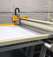 部分醫(yī)用床墊保護(hù)墊/枕頭套的絎縫、裁切一體機(jī)